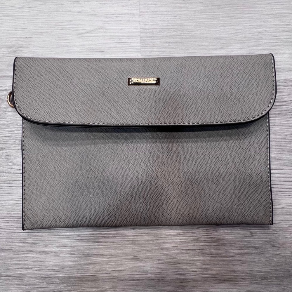 Elim & Paul Grey Saffiano Faux Leather Envelope‎ Clutch Bag Gold Logo Plaque
